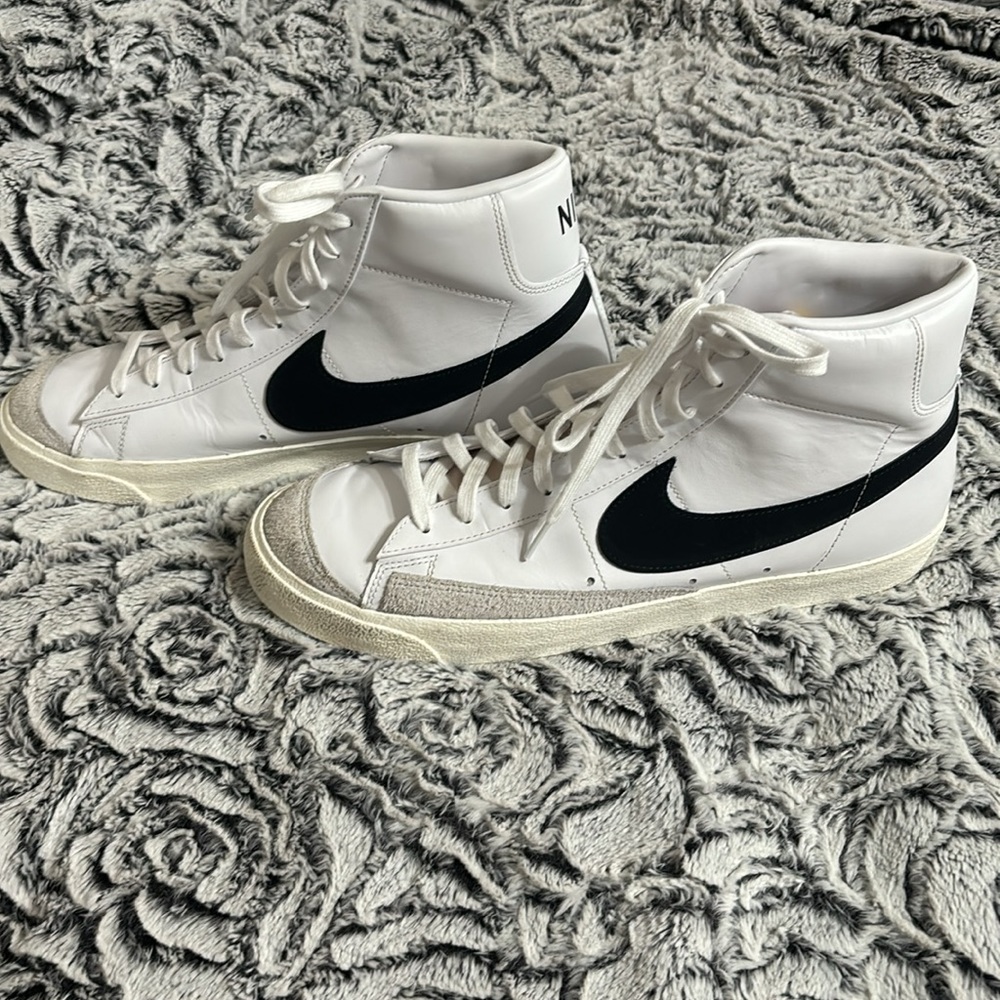 Nike Men’s Blazer Mid 77 White & Black Athletic Shoes Size 13